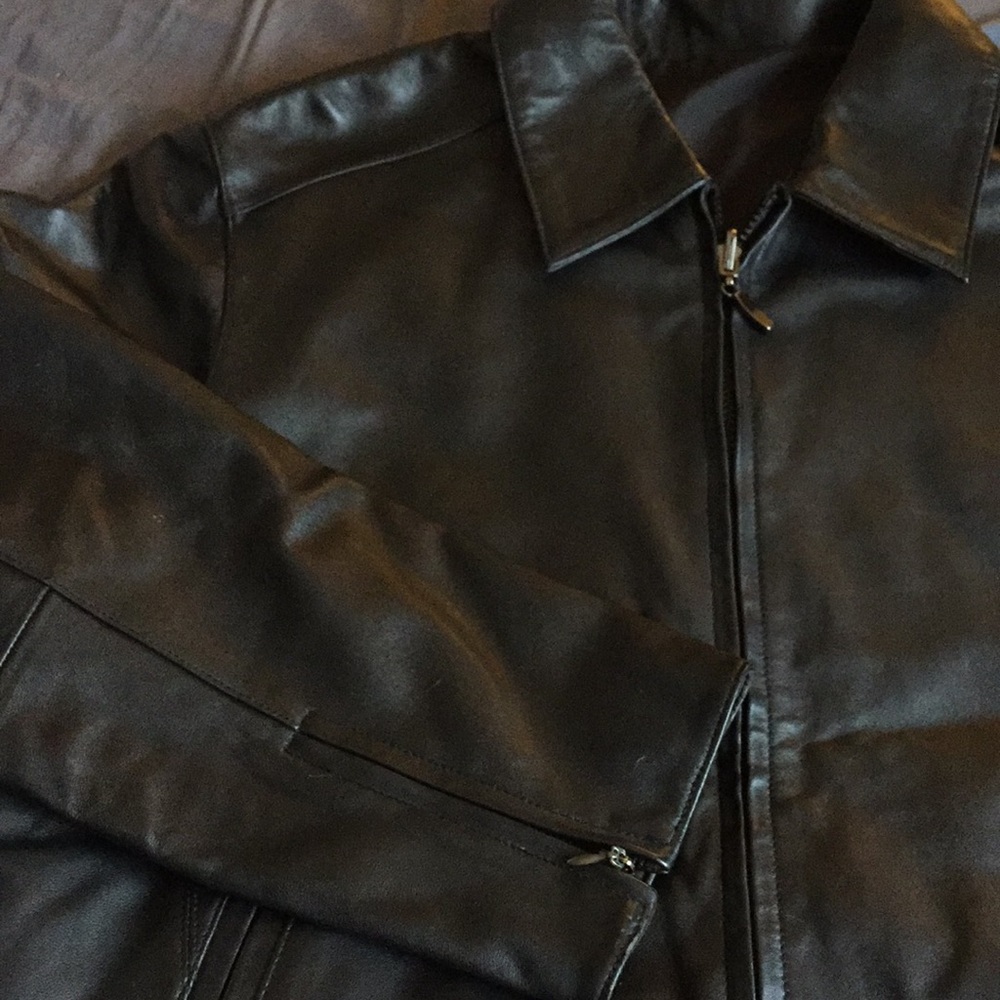 CRAZY NOT 2 BUY!
Men’s REVERSIBLE SMOOTH LEATHER TO NYLON. Very cool jacket!